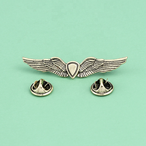 Offre Spéciale Stock personnalisé moulé sous pression Vintage Bronze alliage de Zinc gravé airline aile Badges épinglette <span class=keywords><strong>Souvenir</strong></span> - Product Image 5