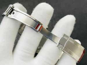 Une montre mécanique automatique luxueuse en acier inoxydable avec un mouvement en verre saphir convient aux hommes et aux femmes. - Product Image 3