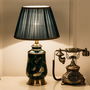Hiện Đại Màu Xanh Lá Cây Gốm Đèn Bàn LED Trung Quốc Sáng Tạo Sang Trọng Bàn Cạnh Giường Ngủ Ánh Sáng Cho Nhà Phòng Khách Phòng Ngủ Trang Trí Nội Thất - Product Image 4