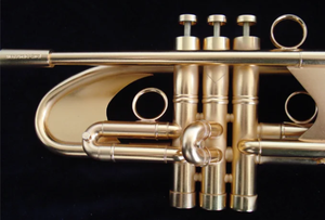 ทรัมเป็ตแบบแผ่นโลหะหนักเคลือบทองแบบซาติน ยี่ห้ออีสเทิร์น มิวสิค โปร รุ่นใช้กับเพลงเฮฟวีเมทัล คล้ายกับ VincentBach 37 - Product Image 3