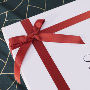 맞춤형 럭셔리 화이트 판지 종이 포장 이동식 뚜껑 단단한 잠옷 의류 선물 상자 리본 - Product Image 4