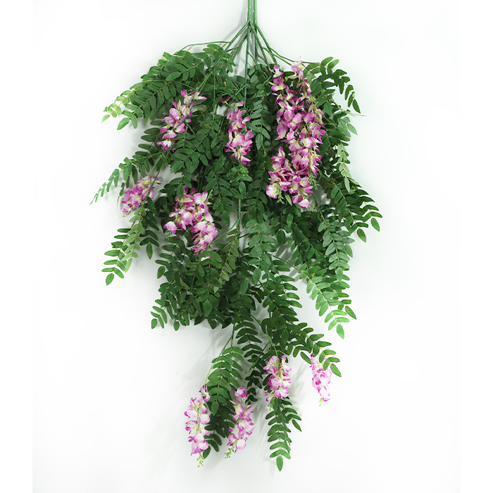 Un tubo largo de color rojo púrpura.