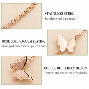 Collier double papillon en acier inoxydable plaqué or rose sous vide, pendentif texturé et lisse, chaîne réglable - Product Image 3