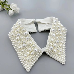 قلادة عنق نسائية أنيقة بنمط عتيق مع ياقة من قماش مزيف باللؤلؤ - Product Image 1