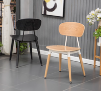 Table à manger en fer forgé en bois massif de conception moderne nordique avec fonction douce de chaise en métal incurvé pour les magasins de bistrot et de snack