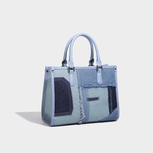 Sac pour femme en denim bleu clair, coutures dégradées, à la mode et unique - Product Image 2