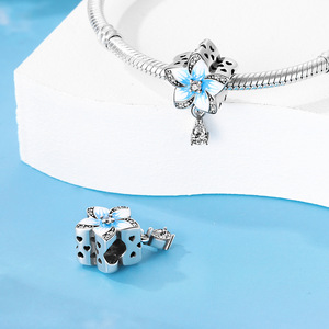 Adorable <b>silver</b>-plated white brass pendant, featuring a floral and smiling cat design, adorned with crystal rhinestones - Product Image 5