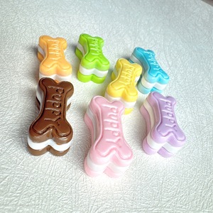 Chocolat avec des os 3D résine Bracelet breloques porte-clés épingle à cheveux coque de téléphone en gros crème colle résine accessoires pour la décoration - Product Image 4