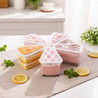 Nouvelle conception, boîte à dessert triangulaire de 300 ml avec couvercle et cuillère, gobelet à dessert en plastique robuste jetable pour gâteau, pudding