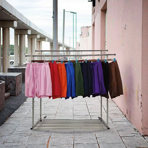 กางเกงยีนส์ขาสั้นผู้ชายคุณภาพสูง เนื้อผ้าคอตตอน 100% พิมพ์ลายพัฟฟ์ ระบายอากาศได้ดี ไม่ยับง่าย เป็นมิตรต่อสิ่งแวดล้อม สไตล์สตรีทแวร์ลำลอง - Product Image 2