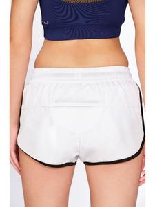 Shorts Deportivos Blancos de Licra para Mujer, Marca Munns & Mars, Elásticos, para Entrenamiento, Running, Gimnasio, Yoga y Fitness - Product Image 6