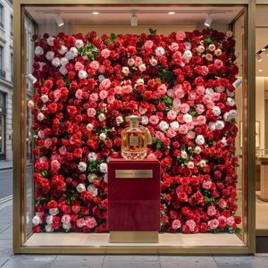 Muro de Flores Artificiales Ombre Premium con Rosas <span class=keywords><strong>en</strong></span> Degradado Rosa y Blanco para Decoración de Fondo de Boda de Lujo - Product Image 1