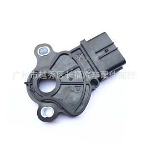 สวิตช์เปลี่ยนเกียร์ฟอร์ด รุ่น 7S4P-7F293AA สำหรับเซ็นเซอร์ถอยหลังโฟกัส - Product Image 2