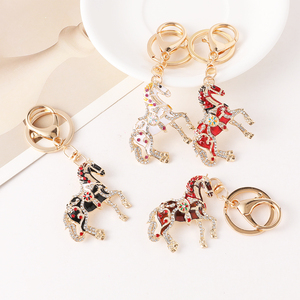 घोड़े की कीचेन का 2026 साल, बहु-रंग एनमेल भाग्यशाली घोड़ा कीरिंग, चीनी नए साल का उपहार बैग एक्सेसरी कीचेन के लिए चीनी नया साल उपहार - Product Image 3