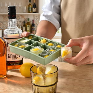 Bandeja de silicona para cubitos de hielo con tapa, molde de 15/24 rejillas de grado alimenticio de fácil desmolde para whisky, cócteles, café y preparación en la cocina - Product Image 2