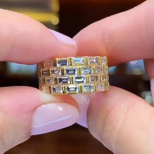 Anello Geometrico Largo e Vistoso per Donne, Gioiello da Dito Elegante e alla Moda - Product Image 2