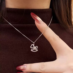 NORELLE <span class=keywords><strong>Bijoux</strong></span> en gros Usine Chine Argent S925 Plaqué Or 18 carats Collier Mignon Cheval Taille Fine Pendentif Moissanite pour Femme - Product Image 2