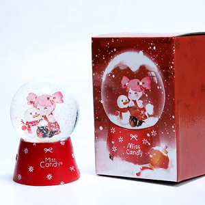 Recuerdo de globo de nieve de resina y cristal de gobes de agua de estilo de dibujos animados personalizado para decoración del hogar - Product Image 1