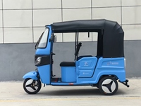 Tuk-Tuk à trois roues avec moteur refroidi par eau de 200 cm³ / Tricycle à essence pour passagers, taxi Bajaj