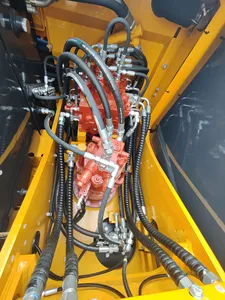 Excavadora de cadenas Liugong 913F amarilla, equipo de construcción de alta resistencia - Product Image 5