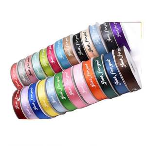 โรงงานขายส่งริบบิ้นผ้าซาตินโพลีเอสเตอร์ RPET 100% แบบสองหน้า ผลิตตามสั่ง พิมพ์โลโก้ได้ เป็นมิตรกับสิ่งแวดล้อม ม้วน 196 - Product Image 1