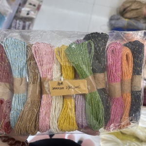 12 paquetes de cuerda de papel de rayas de rafia de colores de 2 capas con alambre dorado, herramienta de decoración artesanal DIY para aspecto de cuerda trenzada - Product Image 1