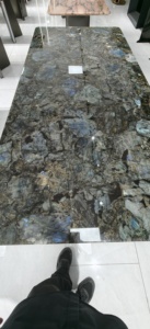 Comptoir de cuisine moderne en granit labradorite bleu naturel poli, résistant aux rayures, imperméable, de luxe - Product Image 6
