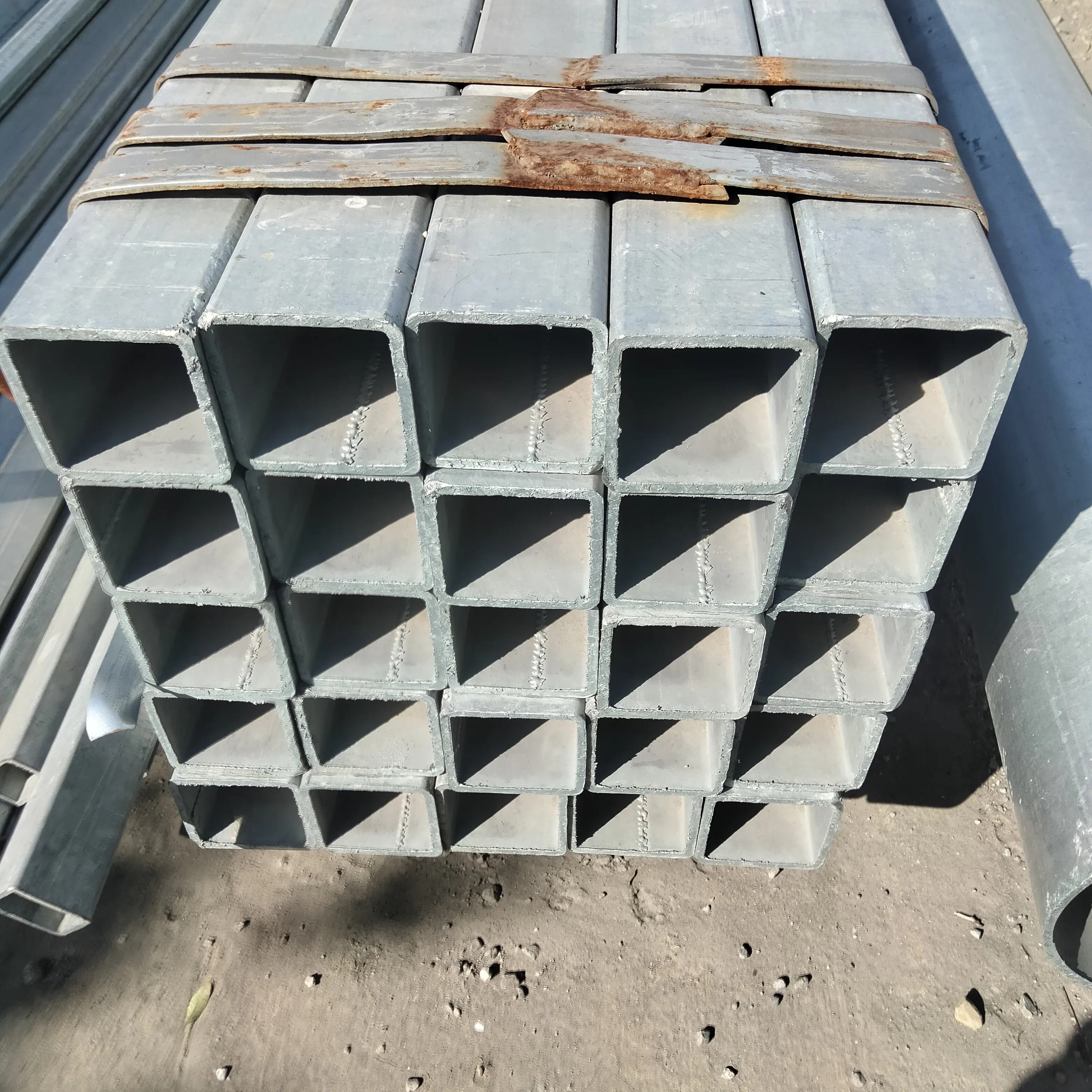 Fornecedor de tubos galvanizados 20x40 25x25 40x60 50x50 50x70 tubo quadrado galvanizado para materiais de construção