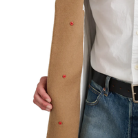 Trench personnalisé pour homme en tweed à double boutonnage automne/hiver couleur chameau avec larges revers et poches à rabat