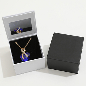 กล่องใส่เครื่องประดับหรูหราพร้อมโลโก้สั่งทำพิเศษ ดีไซน์บรรจุภัณฑ์กระดาษมันเงา สำหรับชุดของขวัญสร้อยคอ แหวน พร้อมริบบิ้น - Product Image 5