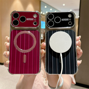 Coque de téléphone magnétique à rayures ondulées électroplaquées pour iPhone 18 17 16 15 14 Pro Max avec protection d'objectif rayée et dos rouge cerise - Product Image 1