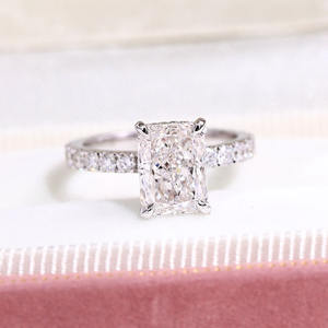 Anel de Noivado e Casamento Feminino em Ouro 14K Real com Diamante de 3 Quilates Lapidação Radiante Criado em Laboratório HPHT CVD Certificado pelo IGI - Product Image 2