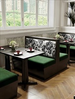 Ensemble de mobilier commercial en gros pour bureaux, lieux de loisirs, cafés et restaurants, comprenant canapé banquette rembourré, table de banquet en bois et chaises