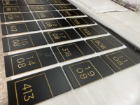 Número de Puerta de Acrílico de Lujo Pintado con Spray, con Marco de Metal Dorado Titanio Pulido, la Mejor Opción para Hoteles y Villas