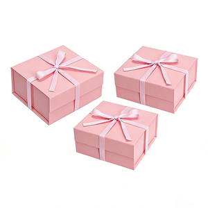 Boîtes cadeaux pliantes en carton ondulé rose luxe sur mesure avec fermeture magnétique - Product Image 1