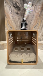 Meuble de lit pour chien pliable en acrylique et bois de haute qualité, style moderne, table de chevet, maison pour animaux de compagnie - Product Image 2