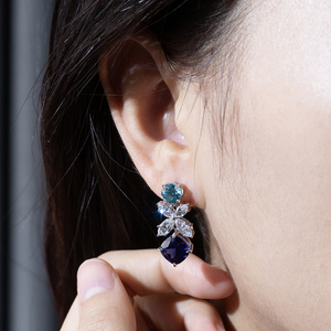 ต่างหูเพชรและไพลินทองคำขาว 14K รุ่น MSE-882 จาก Messi Jewelry สำหรับผู้หญิง - Product Image 4