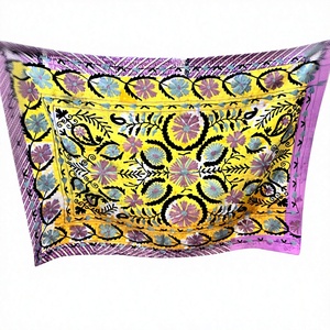 Funda de Sofá Tradicional Bordada a Mano, Floral Suzani Kantha, No Tejida, 100% Algodón, Transpirable, de Peso Medio - Product Image 1