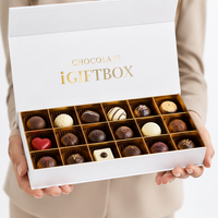 Boîtes d'emballage pour boulangerie blanches de haute qualité, boîtes en papier de qualité alimentaire avec logo personnalisé pour gâteaux au chocolat, pâtisseries, desserts avec dorure à chaud