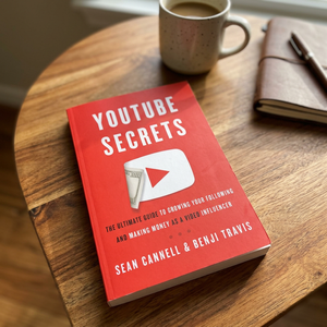 Secretos de YouTube de Sean Cannell, Libro en Formato Paperback en Inglés, Guía Completa para el Crecimiento de YouTube, Suscriptores y Marketing de Vídeos - Product Image 2
