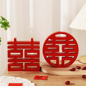 Adorno de Madera Doble Felicidad Rojo, Decoración Tradicional China para Bodas, Regalo para Mesa - Product Image 1