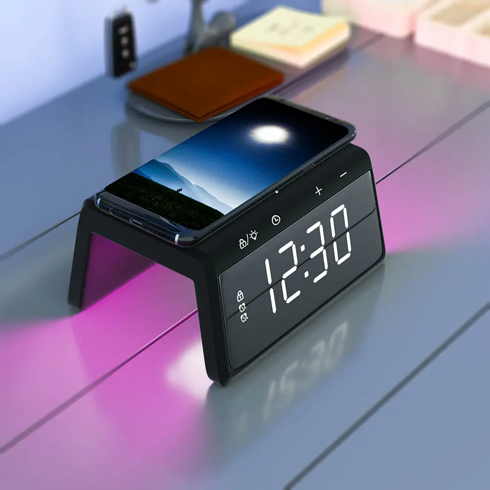 הנמכר ביותר מוצר סיטונאי מותאם אישית LED דיגיטלי שעון מעורר 3 ב 1 מהיר צ 'י הטוב ביותר סיטונאי אלחוטי מטען טלפון מטענים מנורה