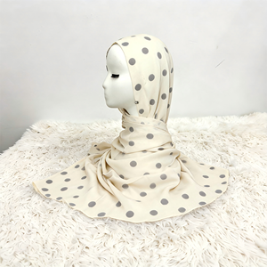 Polka dot geprinte modal <span class=keywords><strong>hijab</strong></span>. Kies de best verkochte lichtgewicht en zachte sjaals, ademende sjaals en shawls voor moslimvrouwen. - Product Image 4
