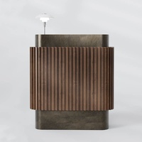Comptoir d'accueil moderne et minimaliste en bois grainé avec finition en acier inoxydable, personnalisable pour usage commercial (salon de beauté, magasin de vêtements)