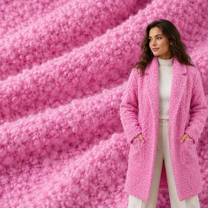Tissu en laine bouclée rose doux et de haute qualité, mélange polyester, échantillon gratuit d'usine en gros pour manteau, pull, veste - Product Image 1