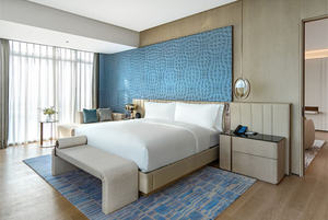 Camas de hotel de madera de diseño de chapa de madera de tamaño doble Queen King personalizadas 5 estrellas - Product Image 3