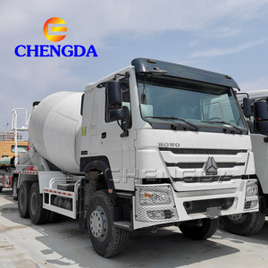Nuevo Camión Mezclador de Concreto Móvil SINOTRUK HOWO 6*4 de 6-14 Metros Cúbicos, 25 Toneladas, con Volante a la Izquierda - Product Image 1