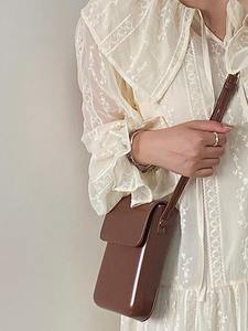 กระเป๋าสะพายข้าง PU สีดำสไตล์มินิมอล พร้อมตัวล็อคแบบหัวเข็มขัด สายสะพายไหล่เดี่ยว กระเป๋าทรงอานม้าสำหรับผู้หญิง ใช้ได้ทุกฤดูกาล ใช้ได้ทุกวัน - Product Image 2