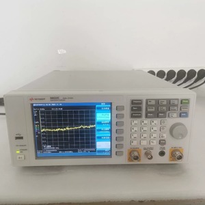 เครื่องวิเคราะห์ HP/Keysight N9322C 9kHz - 7 GHz พร้อมแหล่งกำเนิดสัญญาณ TG xgeqpt - Product Image 1