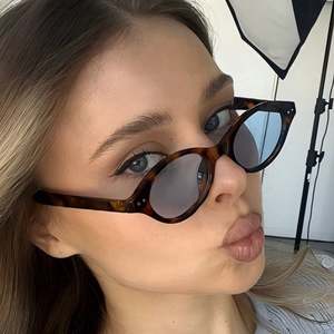 Lunettes de soleil œil-de-chat ovales rétro tendance 2025 pour femme avec logo personnalisé, monture PC petite taille, protection UV400, monture léopard - Product Image 2